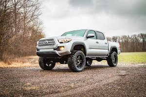 Toyota Tacoma Suspension Lift Kit - Rough Country - 4 Inch Lift Kit, N3 Struts - '16-'23
